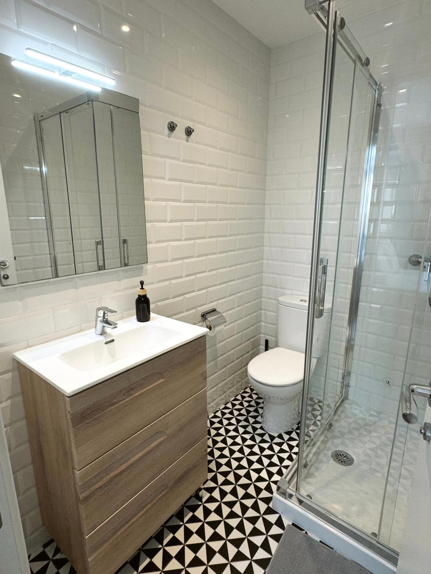 Central Penthouse Double Room Ensuite - Grand Central House ยิบรอลตาร์ ภายนอก รูปภาพ